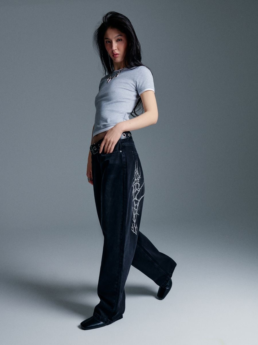 Czarne jeansy baggy fit z motywem tribal na tyle - czarny - HOUSE