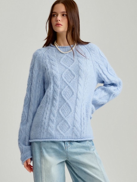 Luźny sweter jasnoniebieski o plecionej strukturze