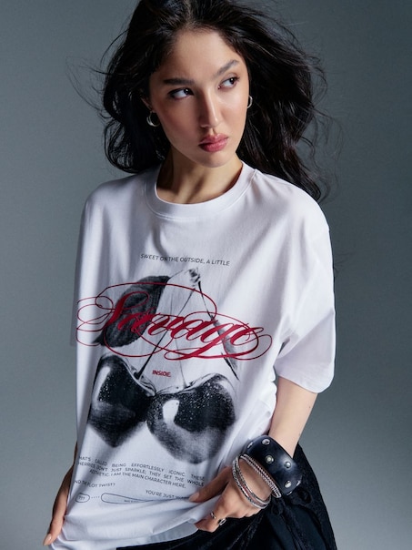 Biała koszulka z nadrukiem wisienek