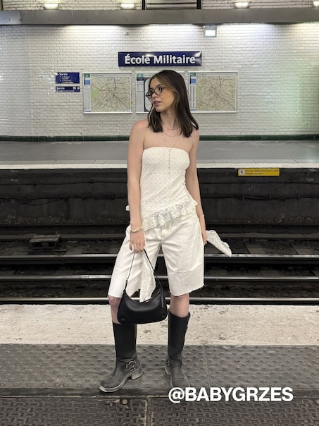 Asymetryczny top bandeau z koronki kremowy