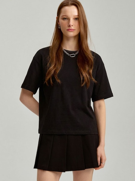 Krótka koszulka oversize czarna