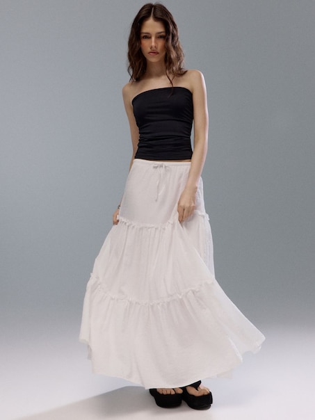 Biała spódnica maxi na gumce z falbanami