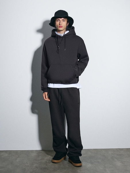 Brązowe spodnie dresowe baggy fit z zaszewkami