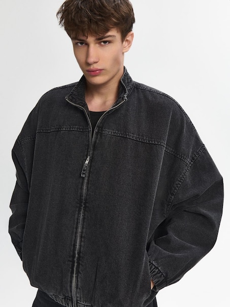 Czarna kurtka jeansowa ze stójką