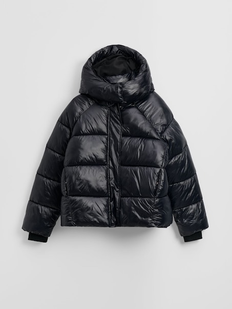 Pikowana czarna kurtka zimowa puffer z połyskującego materiału