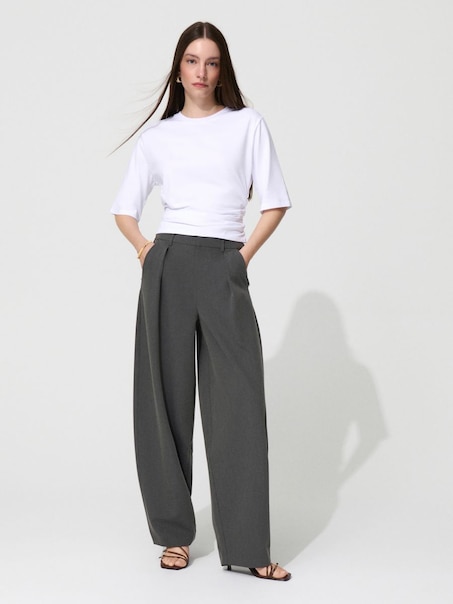 Grafitowe spodnie baggy z zakładkami