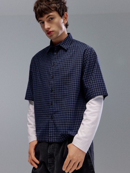 Koszula z krótkim rękawem w granatowo-czarną kratę