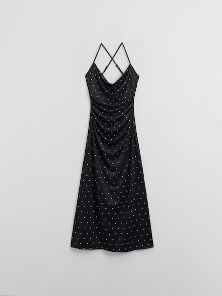 Czarna sukienka satynowa maxi w białe kropki