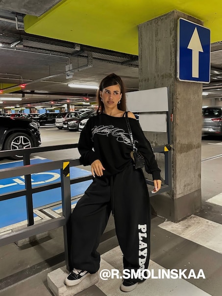 Czarna bluza z napisem Soft but Savage