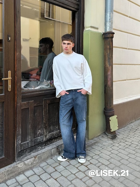 Granatowe jeansy flare wide z przetarciami