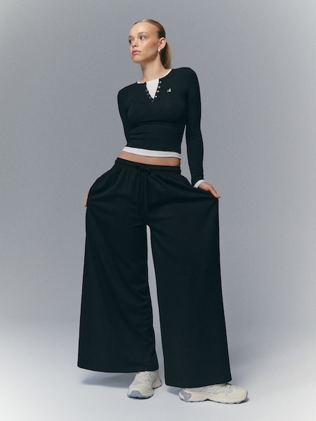 Czarne spodnie dzianinowe super wide leg