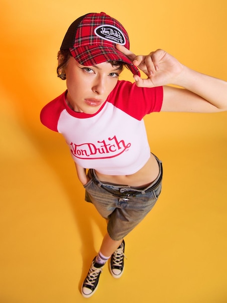 Czerwona czapka z daszkiem trucker hat w kratkę z haftem Von Dutch