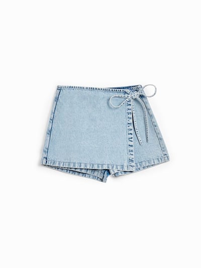 Jeansowe spódnico-spodenki z zakładką jasnoniebieskie