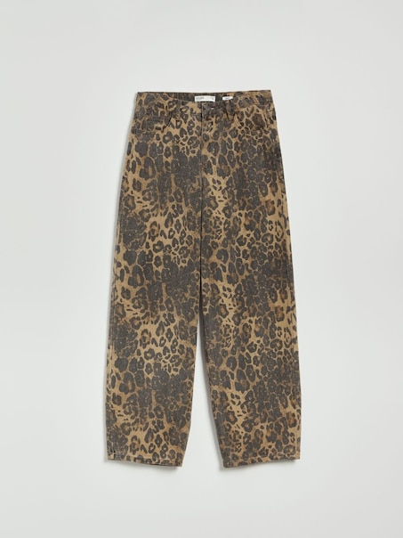 Jeansy baggy fit z printem w panterkę