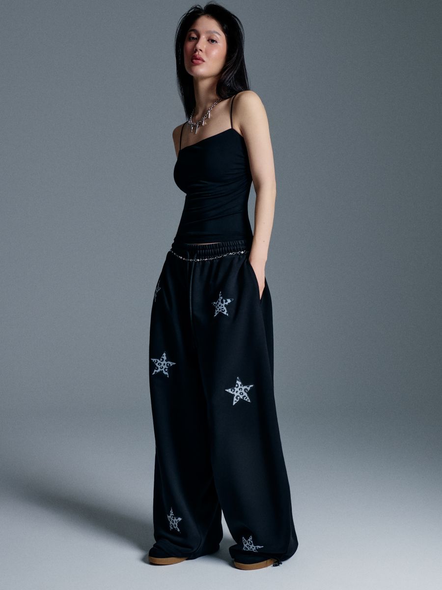 Czarne spodnie wide leg z aplikacją gwiazdek w panterkę - czarny - HOUSE