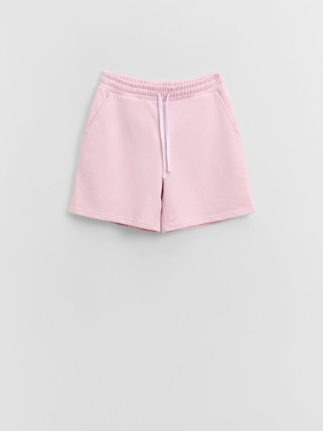 Dresowe szorty regular fit jasnoróżówe