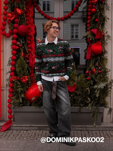 Czarne jeansy baggy fit z haftem i naszywką