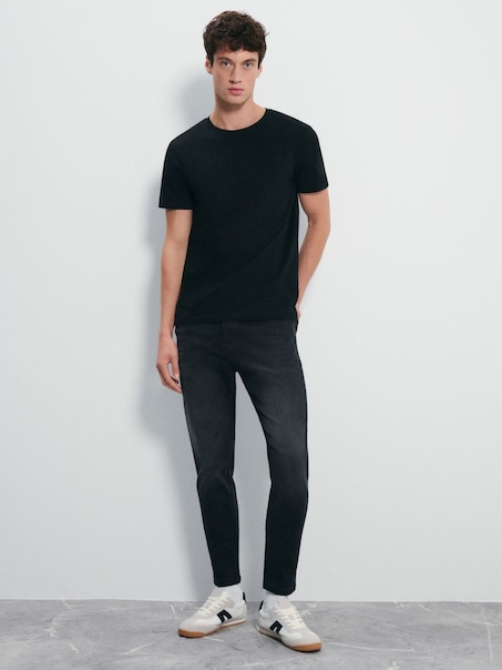 Czarne jeansy carrot slim fit z elastycznej tkaniny