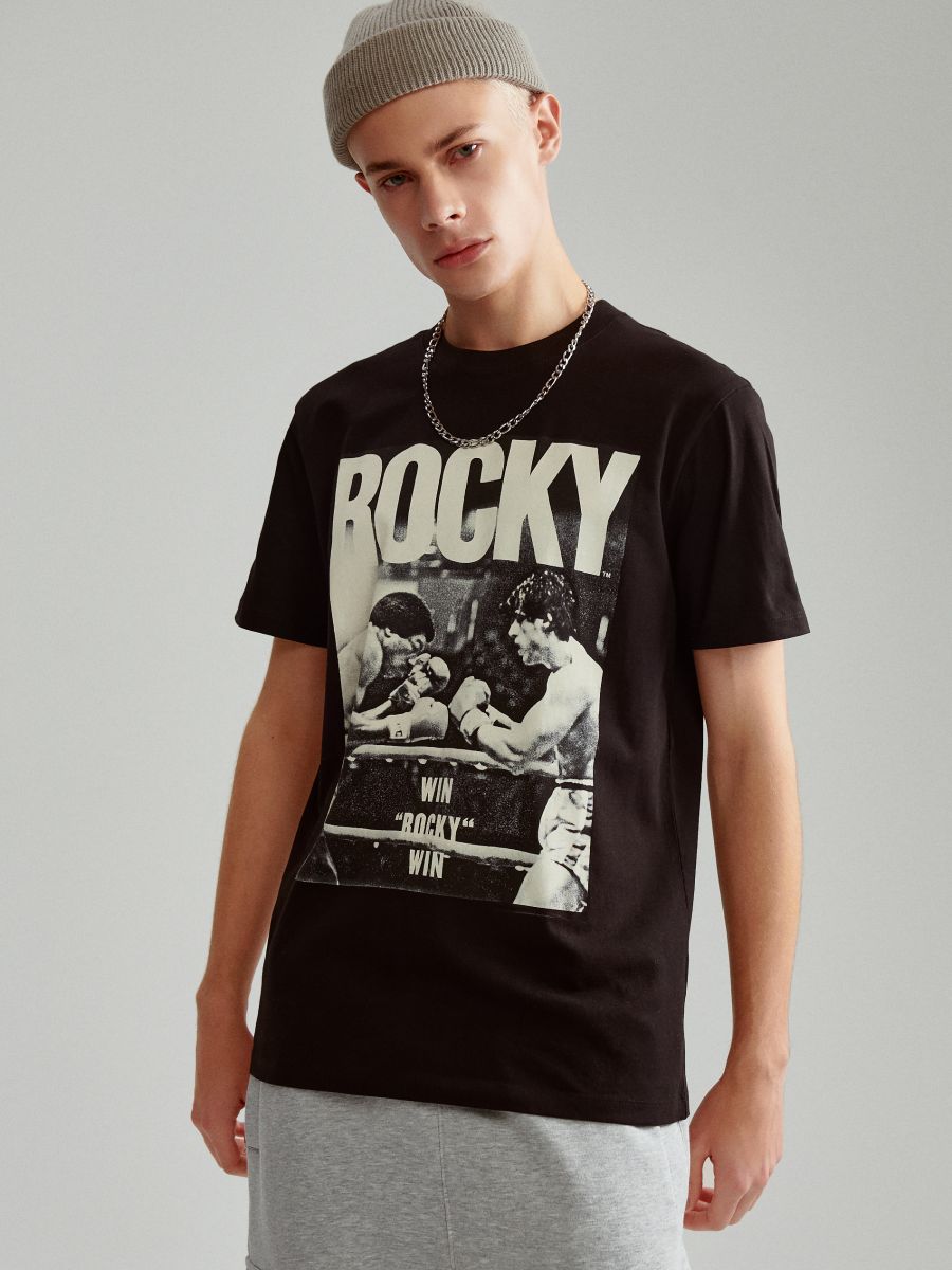 Czarna koszulka z nadrukiem Rocky - czarny - HOUSE