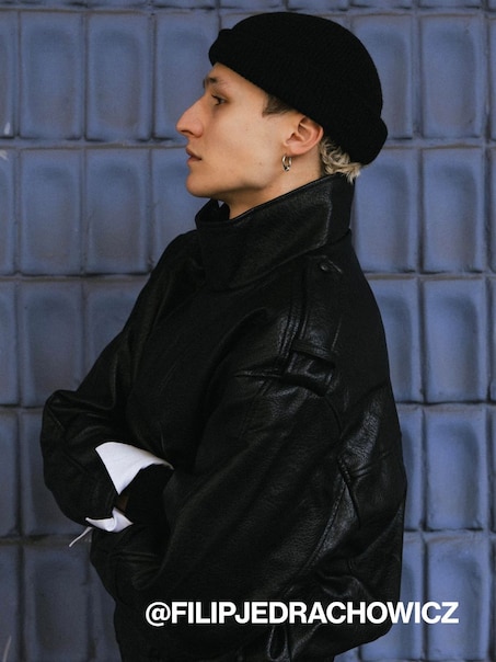 Czarna czapka beanie z wywijanym dołem
