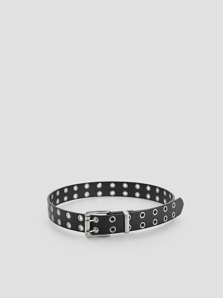 Czarny pasek z metalowymi oczkami i łańcuszkiem