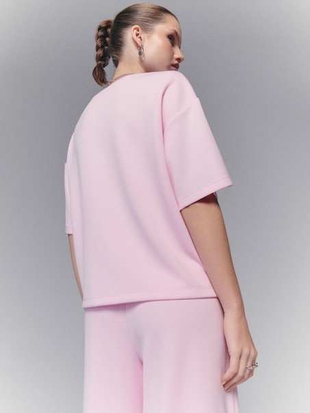 Krótka koszulka loose fit basic z modalem w składzie różowa