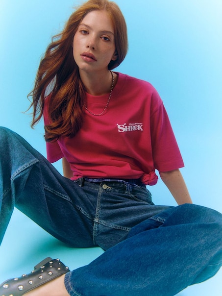 Różowa koszulka z nadrukiem Shrek x Włodi4444.