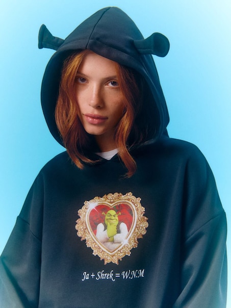 Czarna bluza z kapturem z uszami ogra i nadrukiem Shrek x Włodi4444