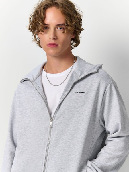 Rozpinana jasnoszara bluza z kapturem i małym haftem