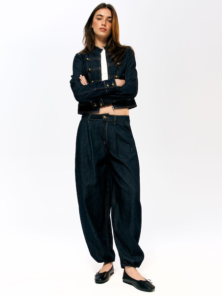 Grantowe jeansy balloon fit z zakładkami