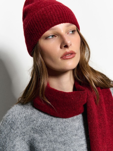 Czerwona czapka beanie z domieszką wełny