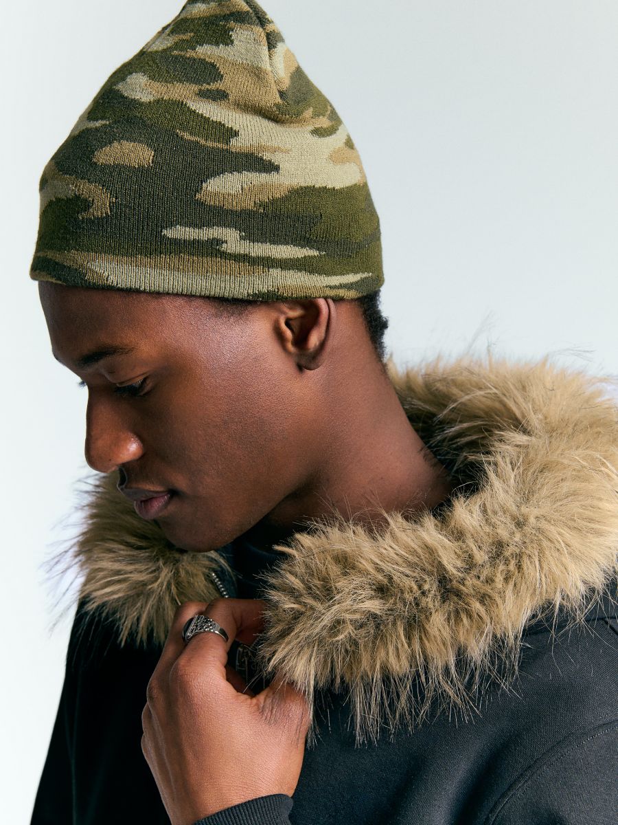 Czapka beanie we wzór moro - zielony - HOUSE