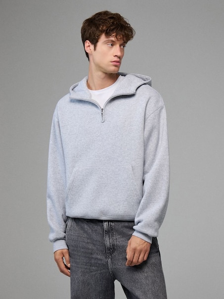 Szara bluza z kapturem i zamkiem