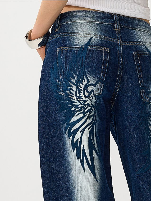 Granatowe jeansy wide leg z przetarciami i motywem skrzydeł
