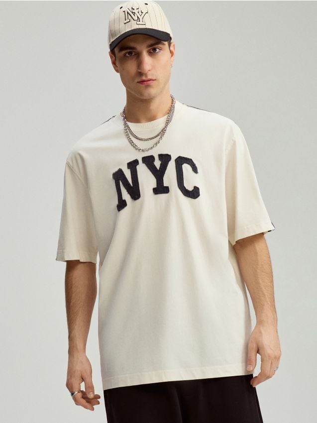 トップス clientele MIKE Czarna koszulka z kontrastowym nadrukiem - CROPP - 747DE-99X