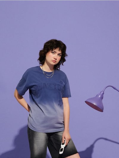 Granatowo-fioletowa koszulka oversize z aplikacją Phantom