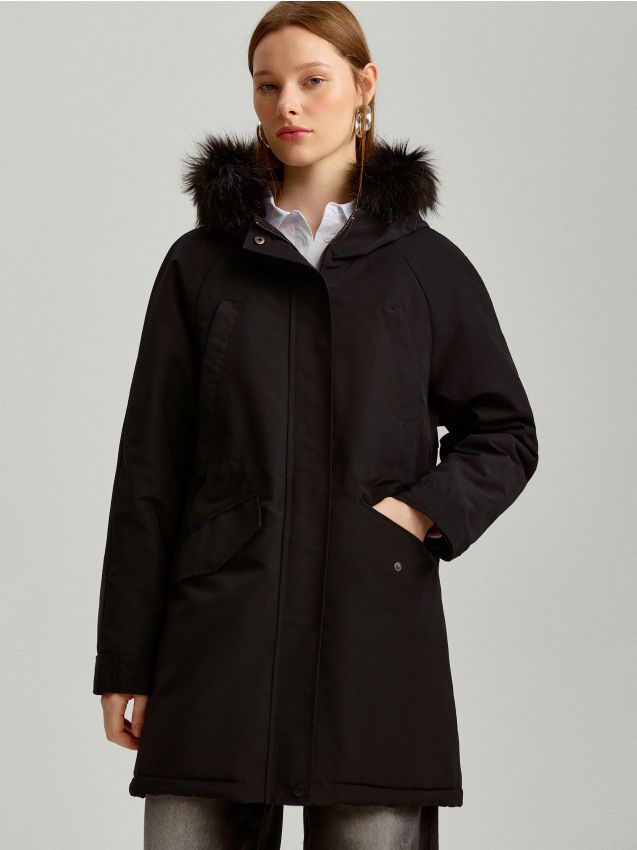 Czarna parka z kapturem i futerkową podszewką - HOUSE - 638AJ-99X