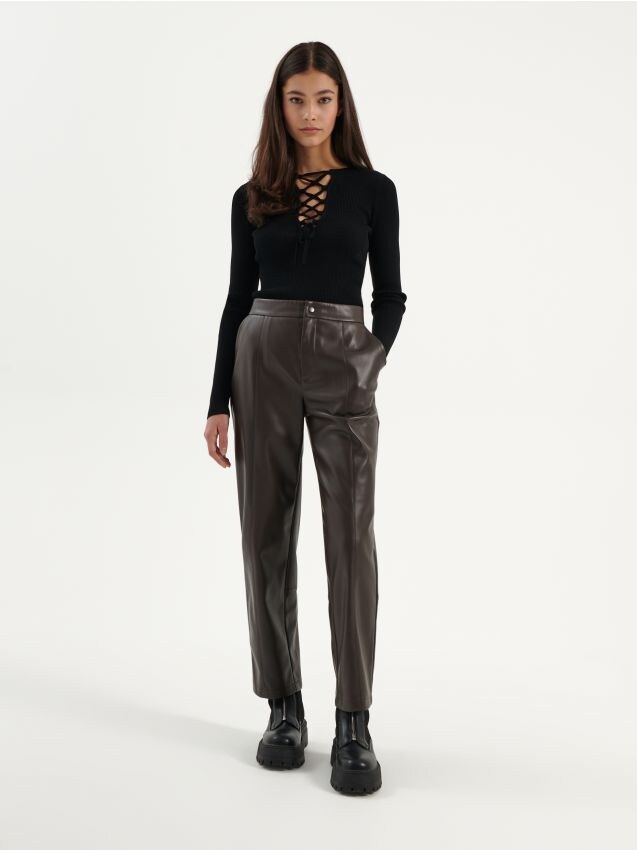 Hose aus Kunstleder - dark brown - HOUSE