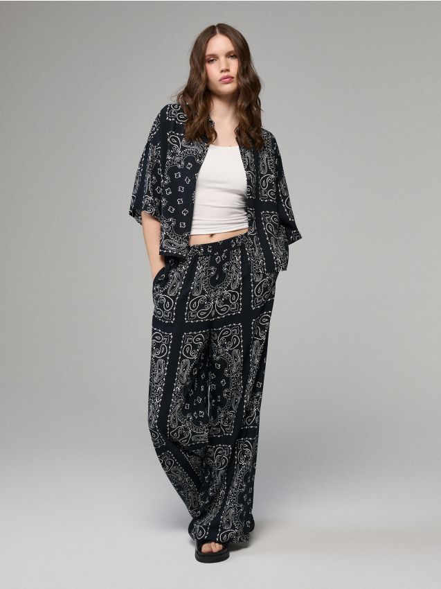 ボードワークス +y design weekend 10’6” ipanema Czarne spodnie wide leg high waist we wzory paisley - HOUSE