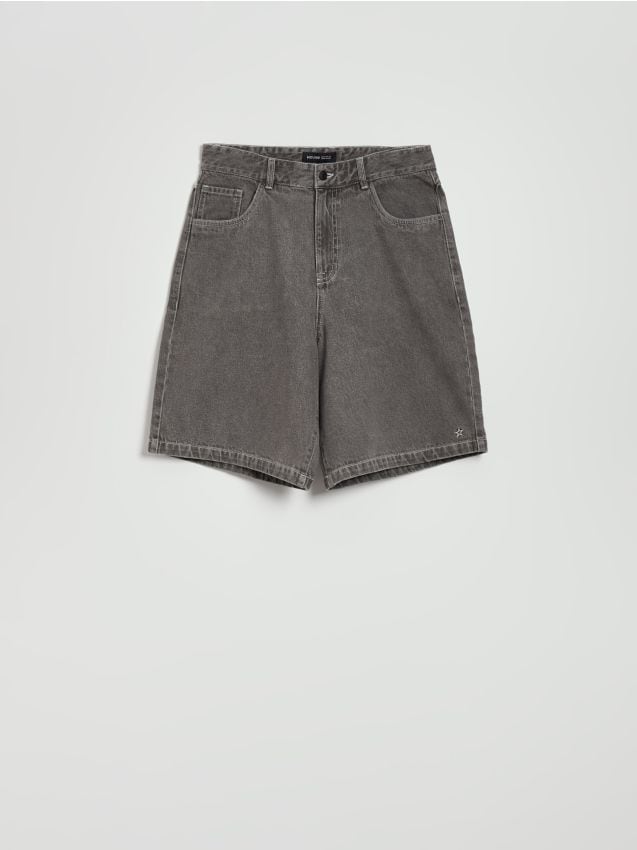 Szare szorty jeansowe wide leg z haftem gwiazdki