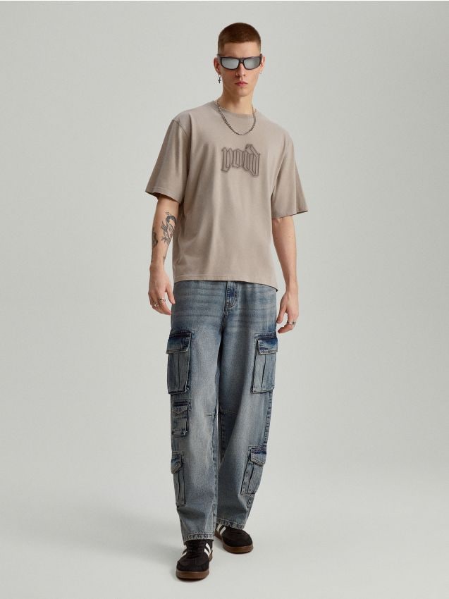 Jeansy typu skater z kieszeniami cargo - HOUSE - 901AX-54J